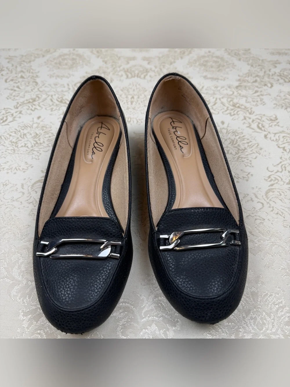 Abella Black Textured Loafers with Silver-Tone Accent, 6